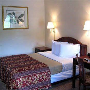 Charlotte Express Inn Екстериор снимка