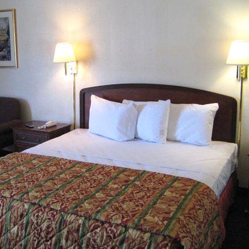 Charlotte Express Inn Стая снимка