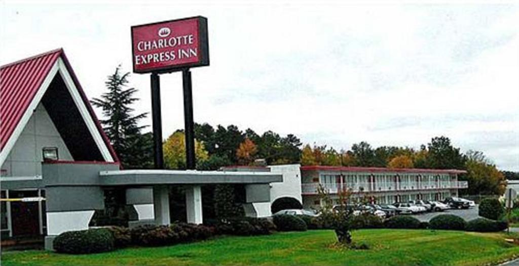 Charlotte Express Inn Екстериор снимка