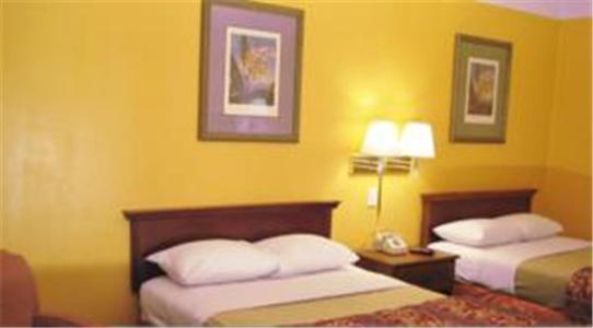 Charlotte Express Inn Стая снимка