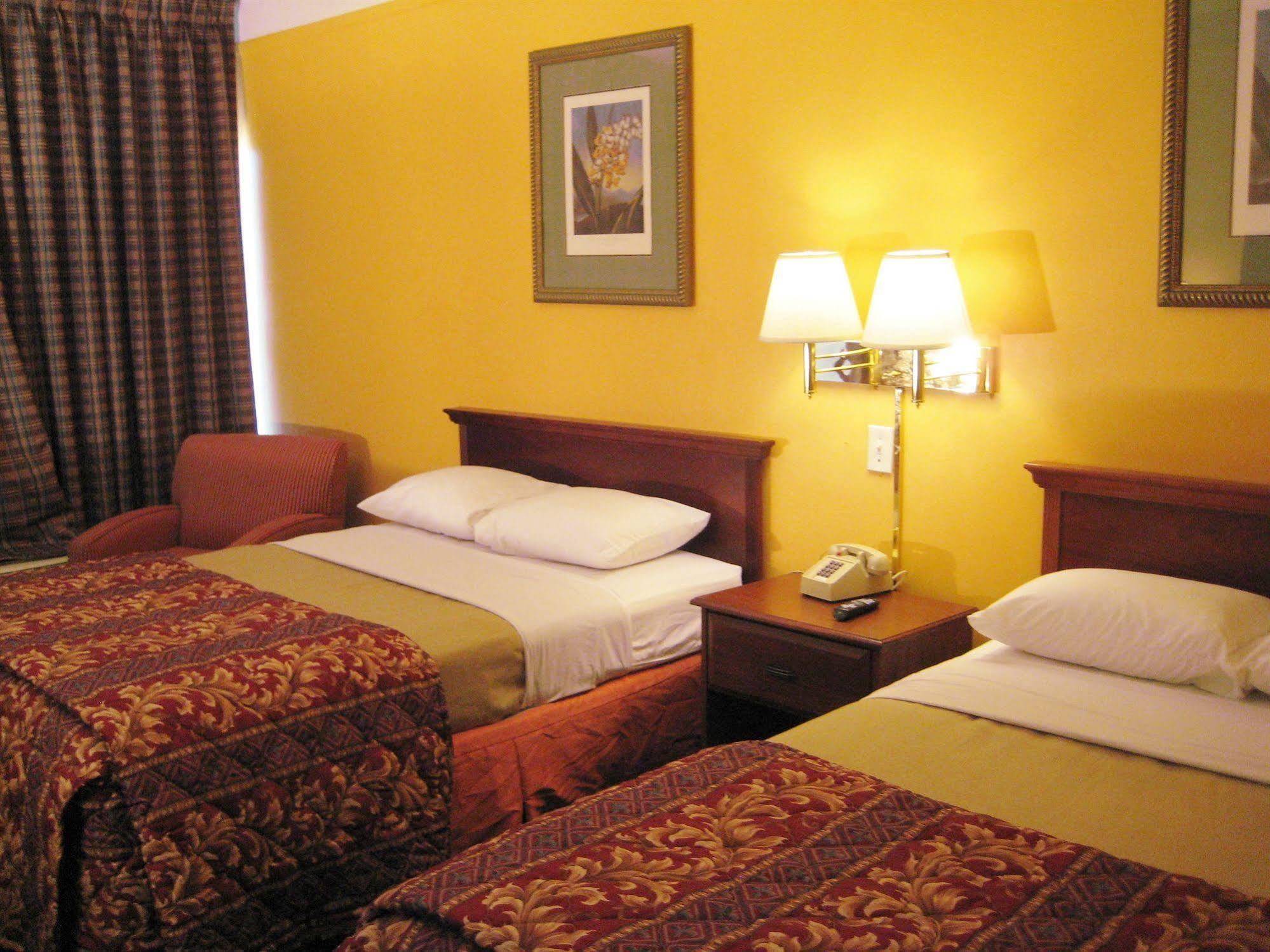 Charlotte Express Inn Екстериор снимка