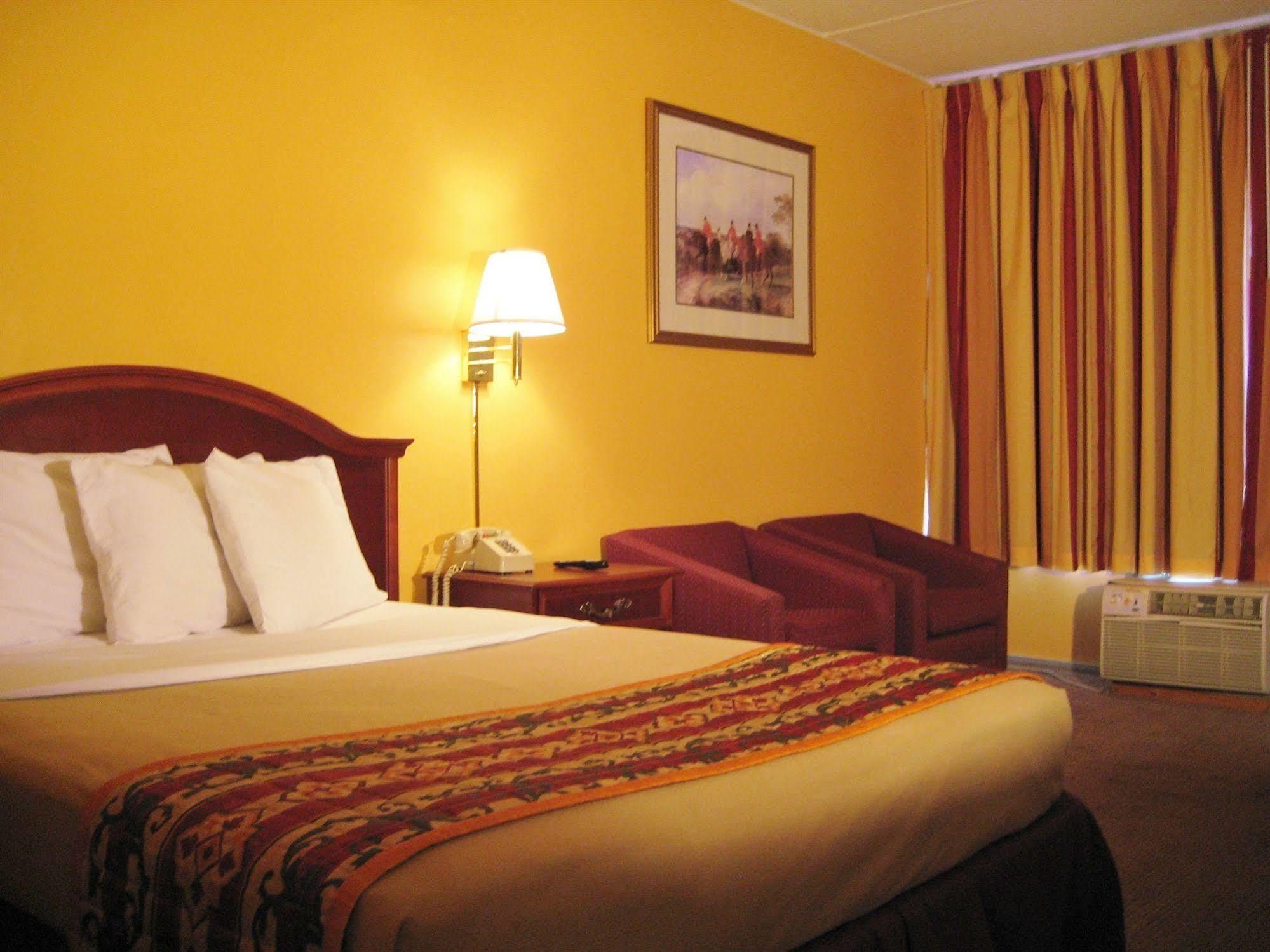 Charlotte Express Inn Екстериор снимка