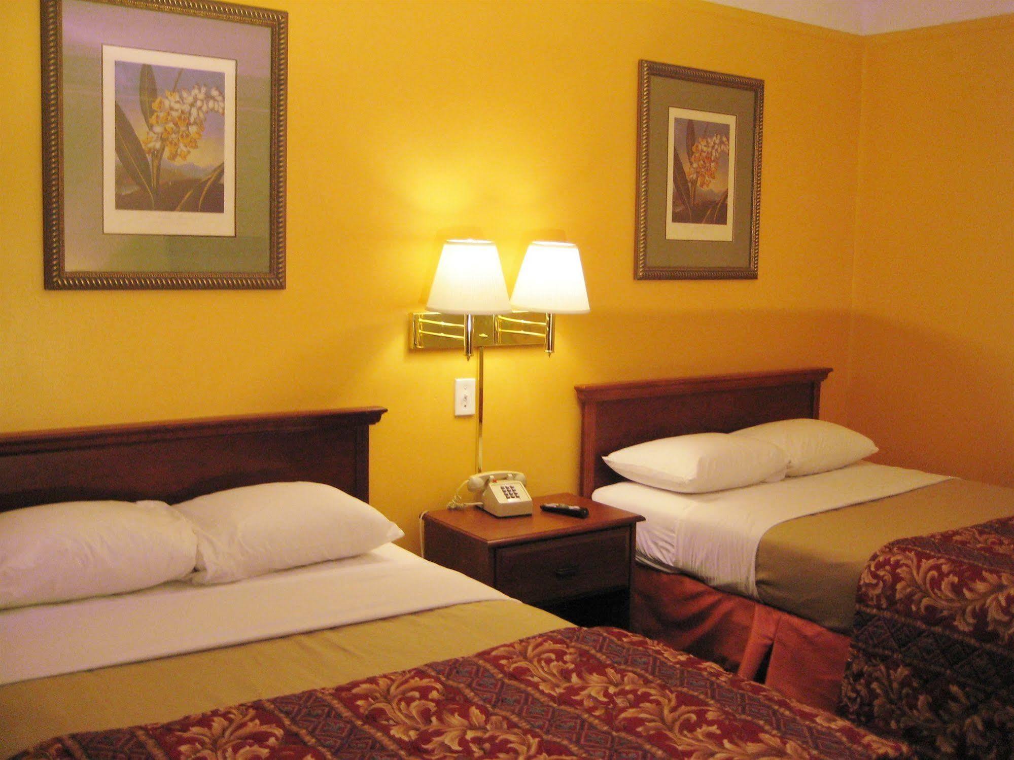 Charlotte Express Inn Екстериор снимка