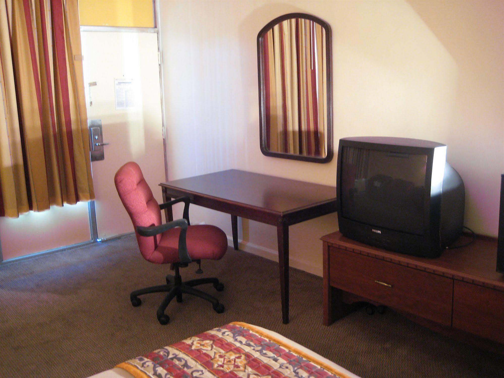 Charlotte Express Inn Екстериор снимка
