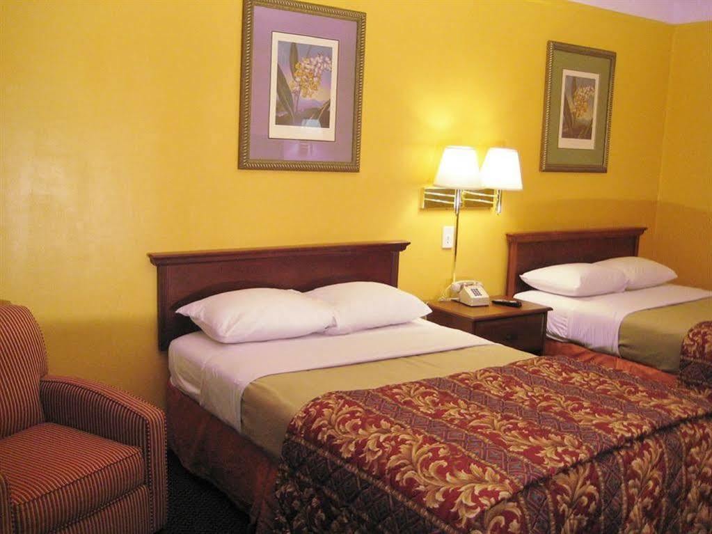 Charlotte Express Inn Екстериор снимка